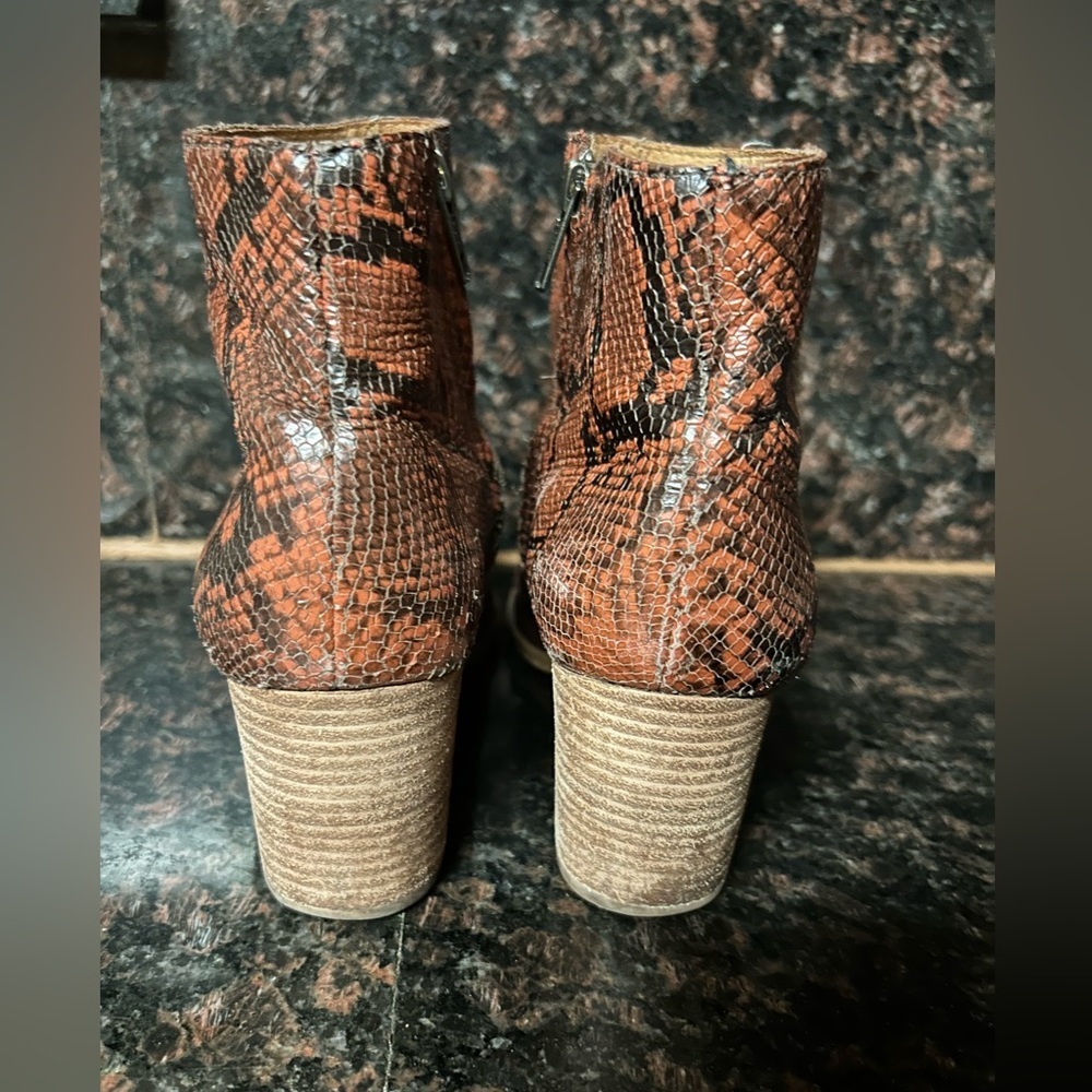 MADEWELL The Rosie Ankle Boot in Snake Embossed Leather 9.5 - Picture 11 of 17
